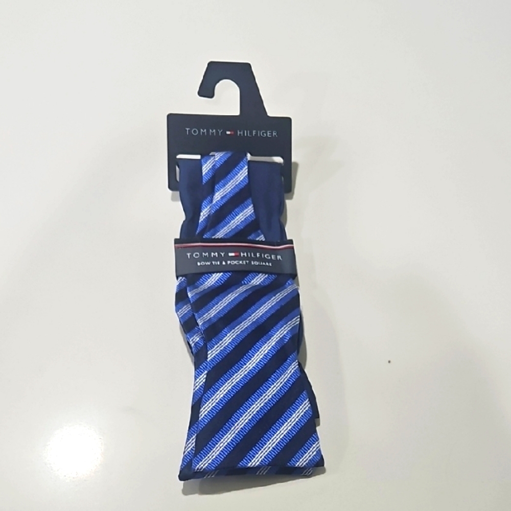 Tommy Hilfiger Blue Striped Men's Bow Tie & Pocket Square. NWT